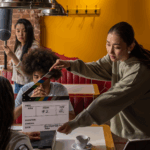 La magia di un set cinematografico: come nasce una scena memorabile
